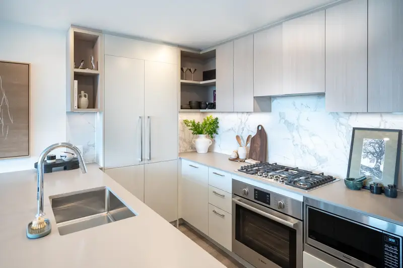 3310 6468 WILLINGDON AVENUE - photo 1 of 17