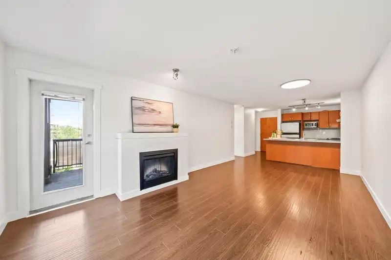 216 4728 DAWSON STREET - photo 2 of 33