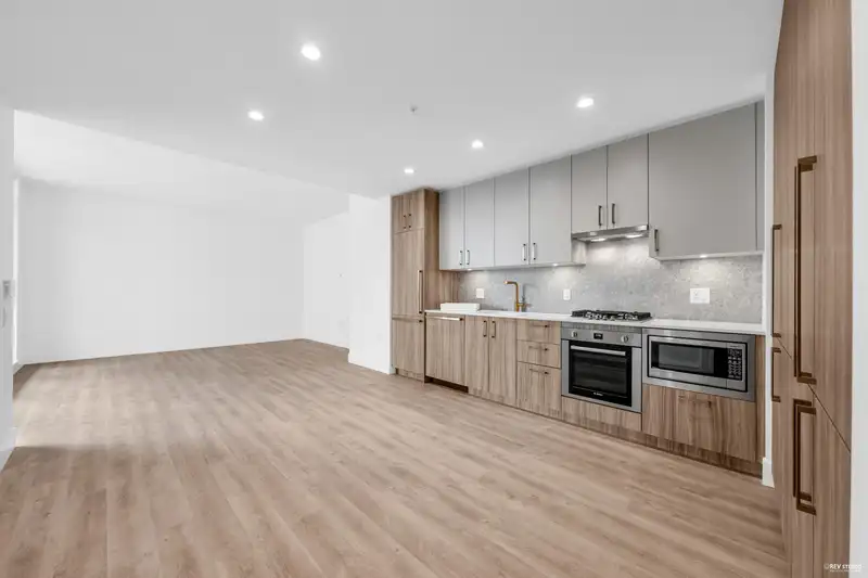 306 2375 EMERY COURT - photo 2 of 32
