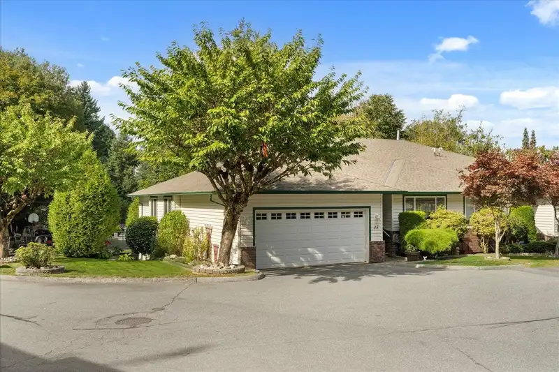 35 34250 HAZELWOOD AVENUE - photo 1 of 39