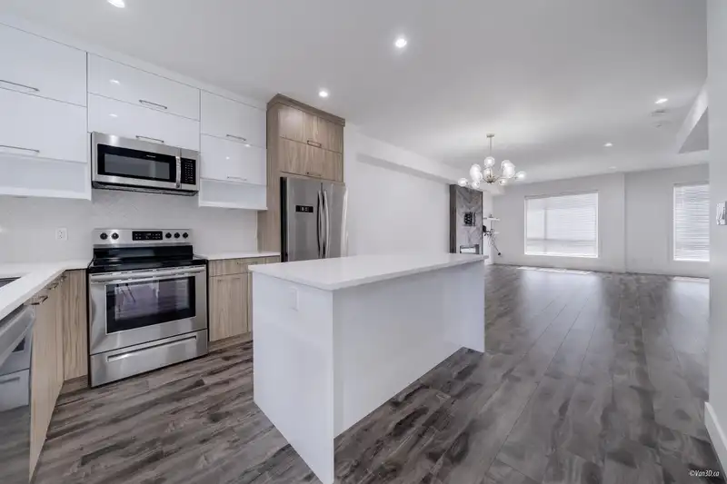 104 3423 ROXTON AVENUE - photo 2 of 21