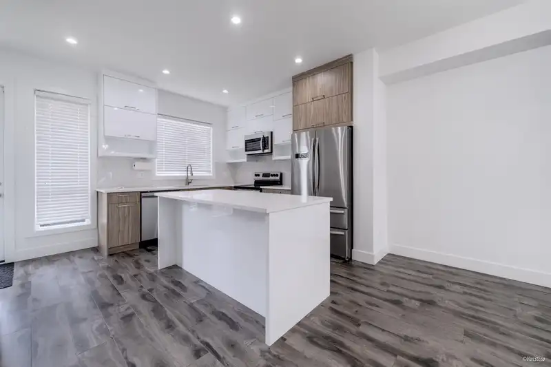 104 3423 ROXTON AVENUE - photo 4 of 21