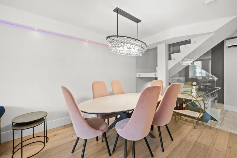 1028 CAMBIE STREET - photo 4 of 18