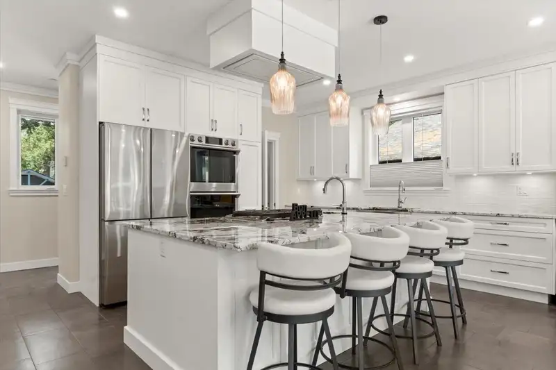 413 MAPLE STREET - photo 4 of 39