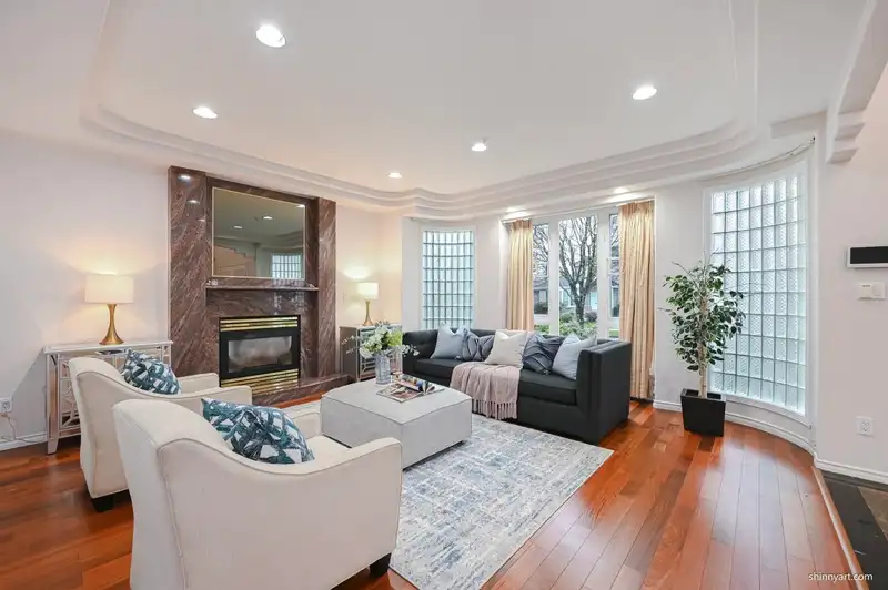2556 W 20TH AVENUE - photo 3 of 32
