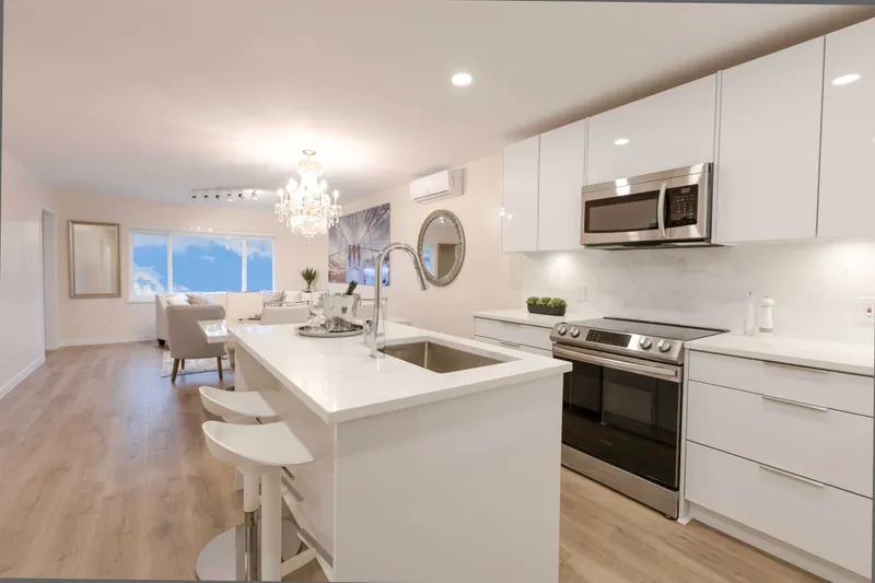 413 15739 FRASER HIGHWAY - photo 2 of 9