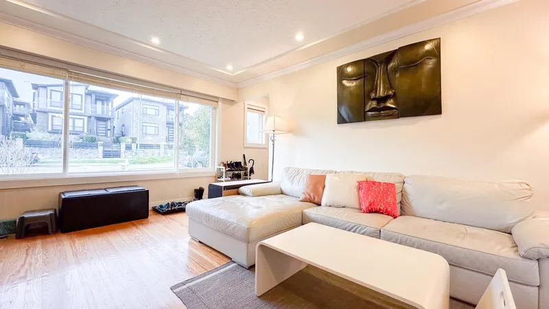 56 WARWICK AVENUE - photo 2 of 25