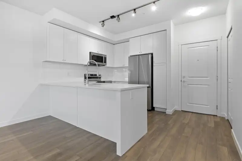 524 15738 85 AVENUE - photo 3 of 23