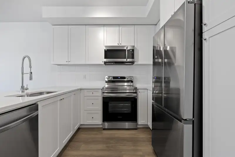 524 15738 85 AVENUE - photo 4 of 23