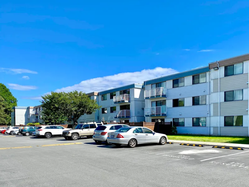 205 7240 LINDSAY ROAD - photo 2 of 14