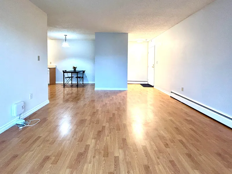 205 7240 LINDSAY ROAD - photo 4 of 14