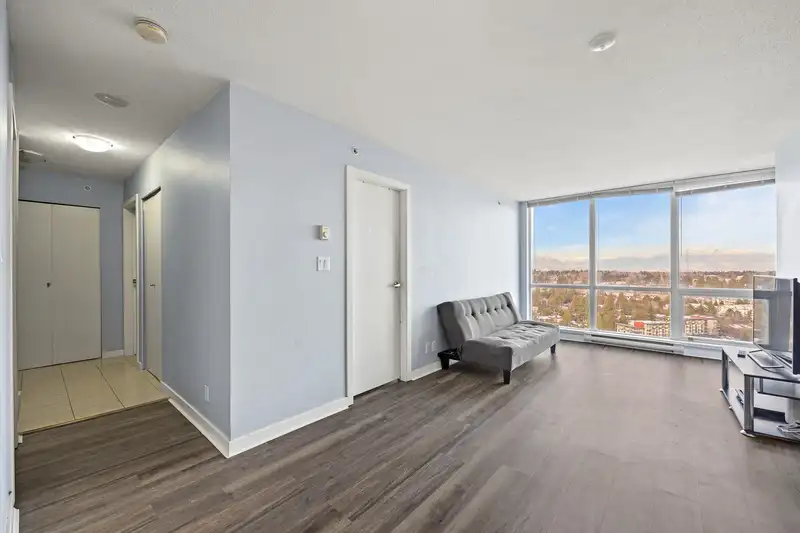 3005 13618 100 AVENUE - photo 1 of 21