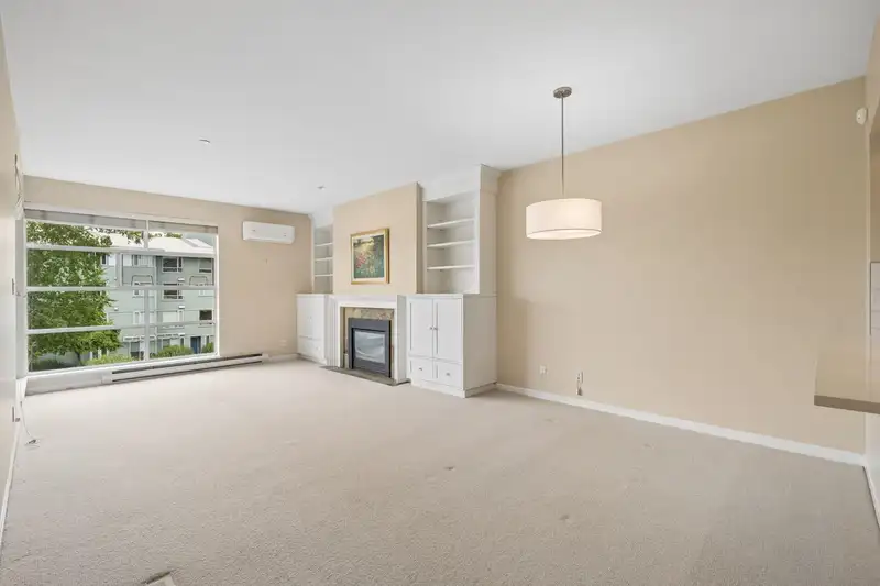 305 1990 E KENT AVENUE SOUTH - photo 2 of 32