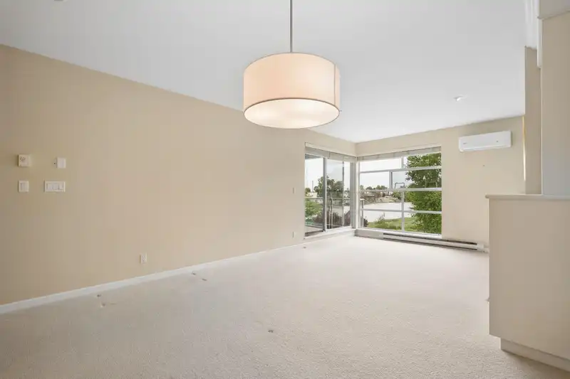 305 1990 E KENT AVENUE SOUTH - photo 4 of 32
