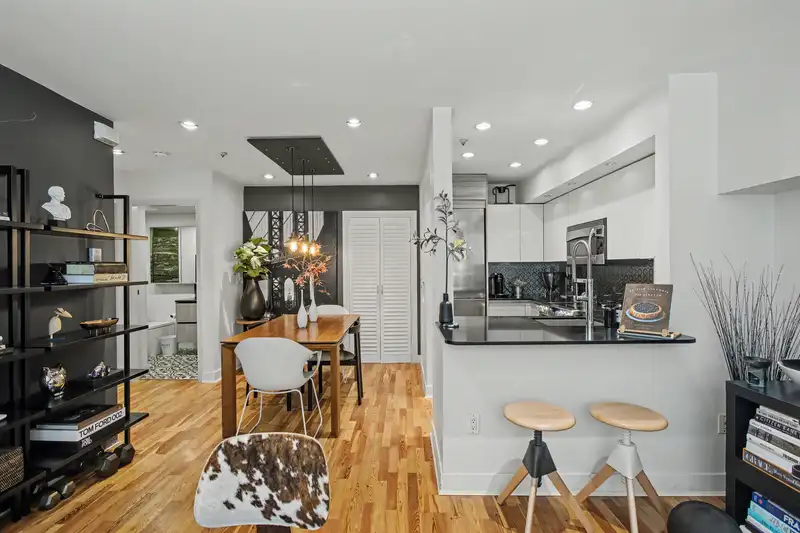 103 669 W 7TH AVENUE - photo 1 of 19