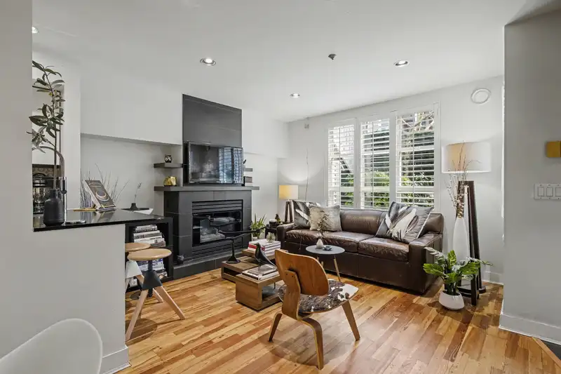 103 669 W 7TH AVENUE - photo 4 of 19