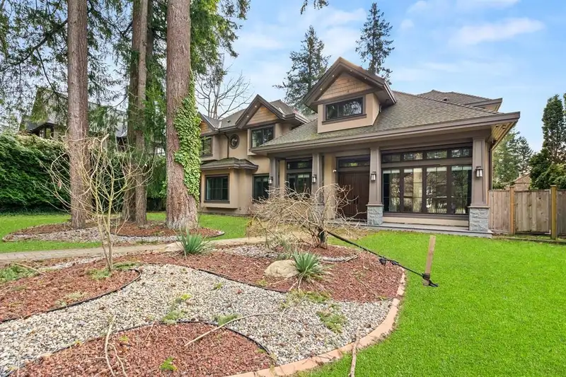 13096 24 AVENUE - photo 3 of 25
