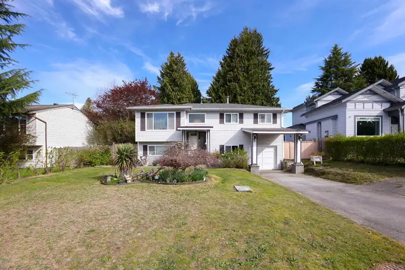 11415 72A AVENUE - photo 1 of 36