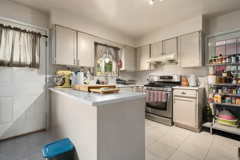 3850 MOSCROP STREET - photo 3 of 21