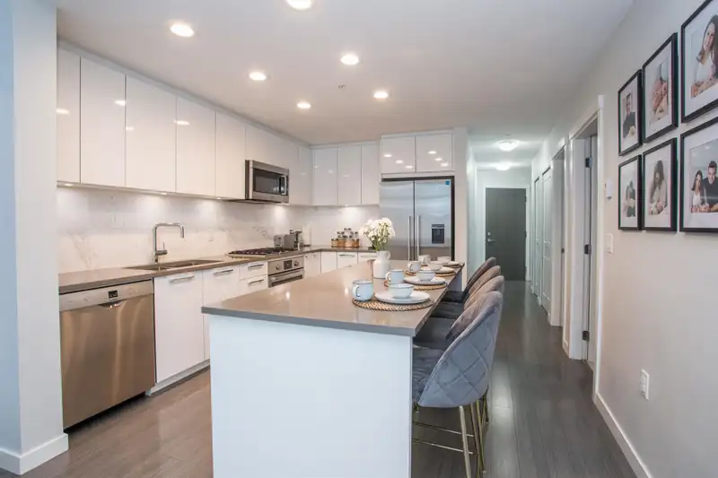 413 3263 PIERVIEW CRESCENT - photo 1 of 39