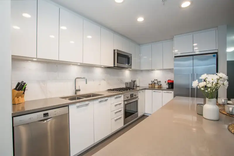 413 3263 PIERVIEW CRESCENT - photo 3 of 39