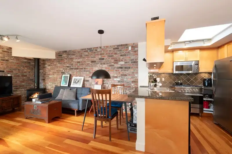 407 2515 ONTARIO STREET - photo 4 of 28
