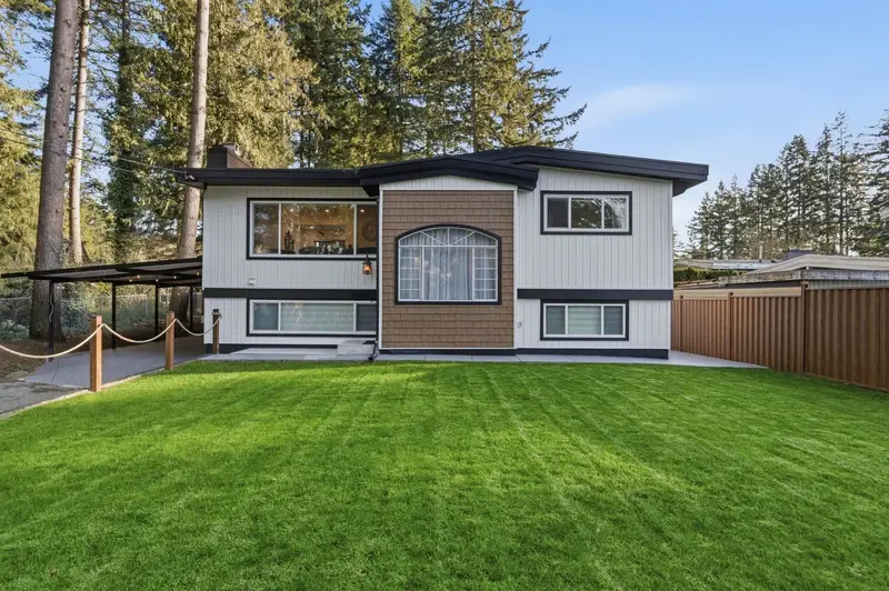 34694 BEVERLEY CRESCENT - photo 2 of 25