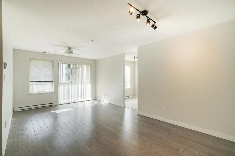 321 9399 TOMICKI AVENUE - photo 3 of 40