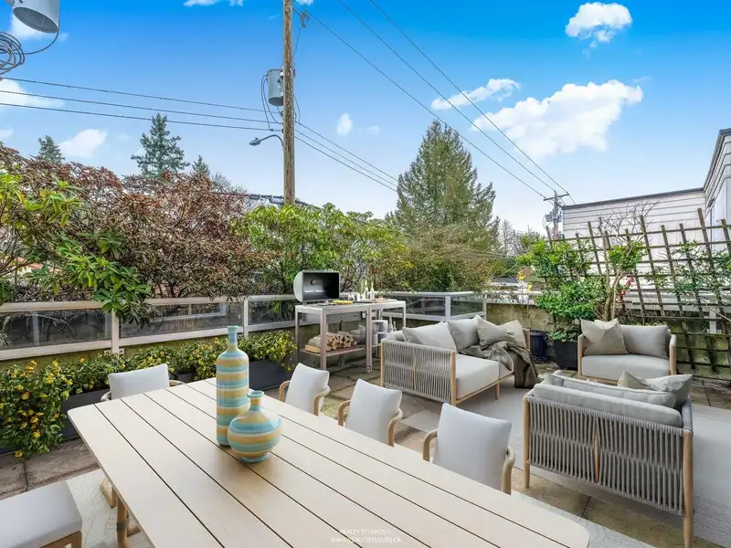 207 1990 DUNBAR STREET - photo 2 of 29