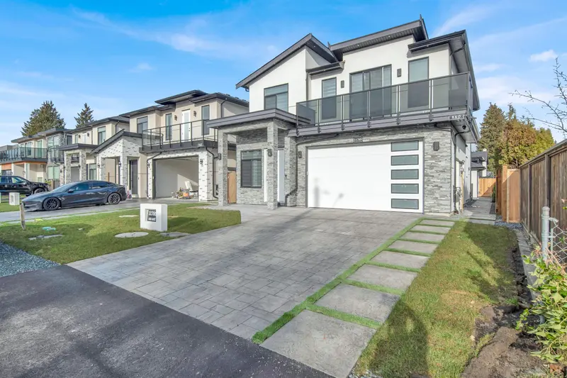 11785 82B AVENUE - photo 3 of 25