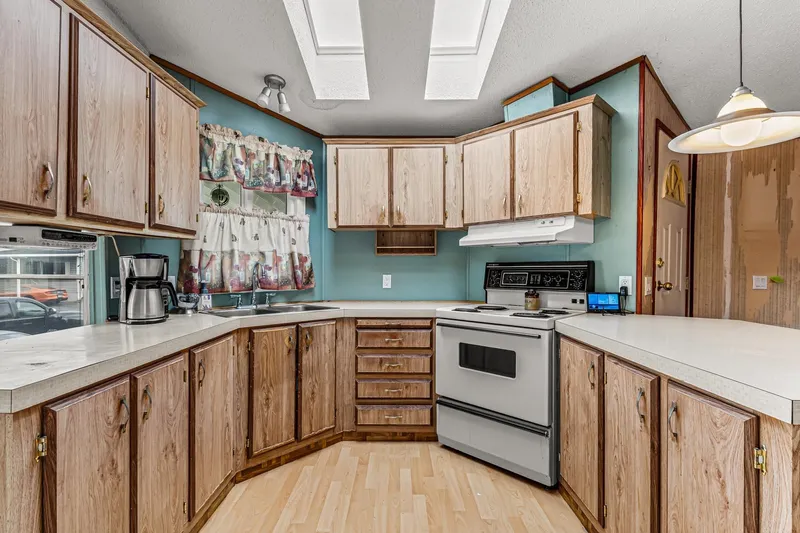 141 145 KING EDWARD STREET - photo 4 of 25