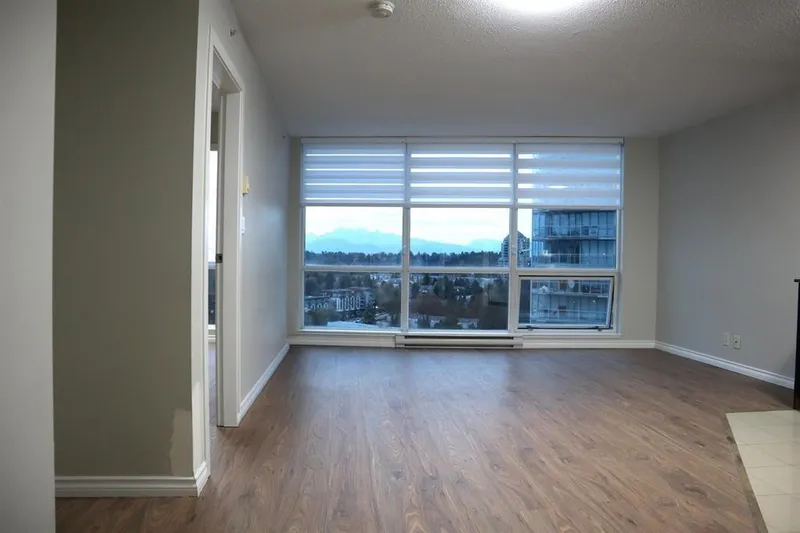 2206 13618 100 AVENUE - photo 1 of 5