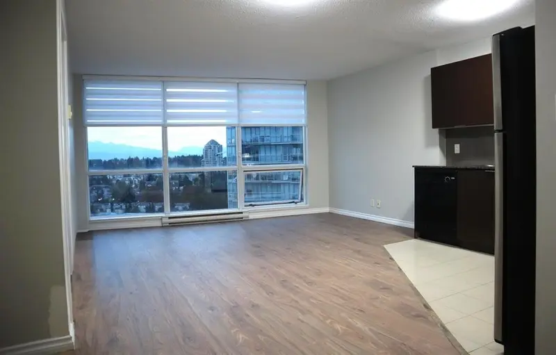 2206 13618 100 AVENUE - photo 2 of 5