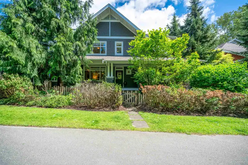 72 6878 SOUTHPOINT DRIVE - photo 1 of 28