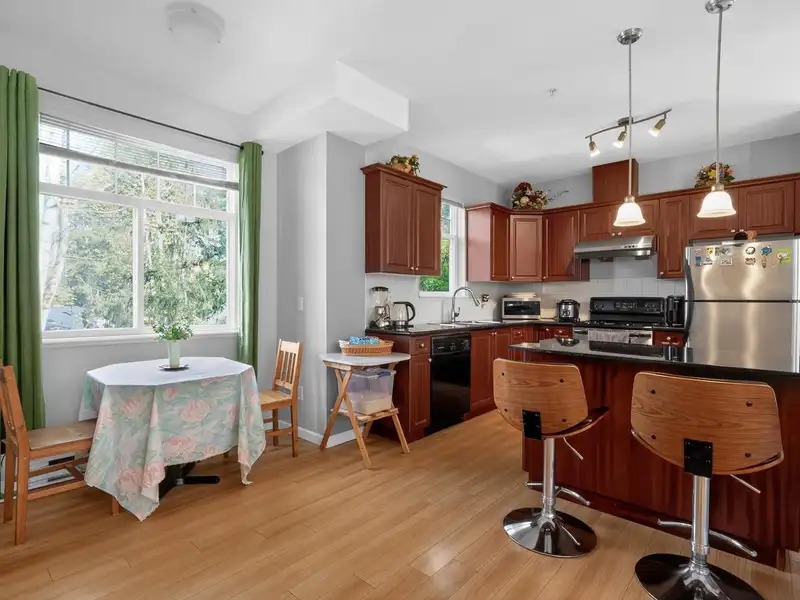 2 15518 103A AVENUE - photo 4 of 23