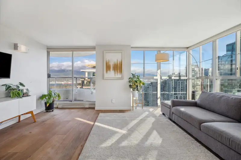 2702 717 JERVIS STREET - photo 1 of 36