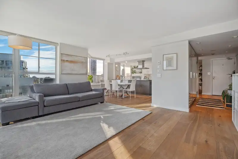 2702 717 JERVIS STREET - photo 3 of 36