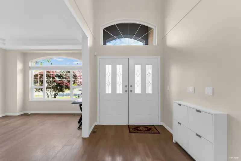 15674 101A AVENUE - photo 3 of 37