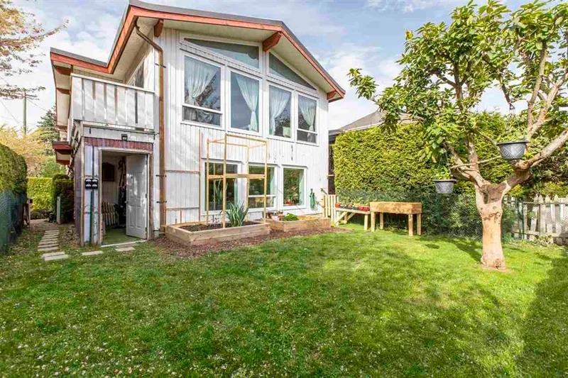 3488 HIGHBURY STREET - photo 3 of 20