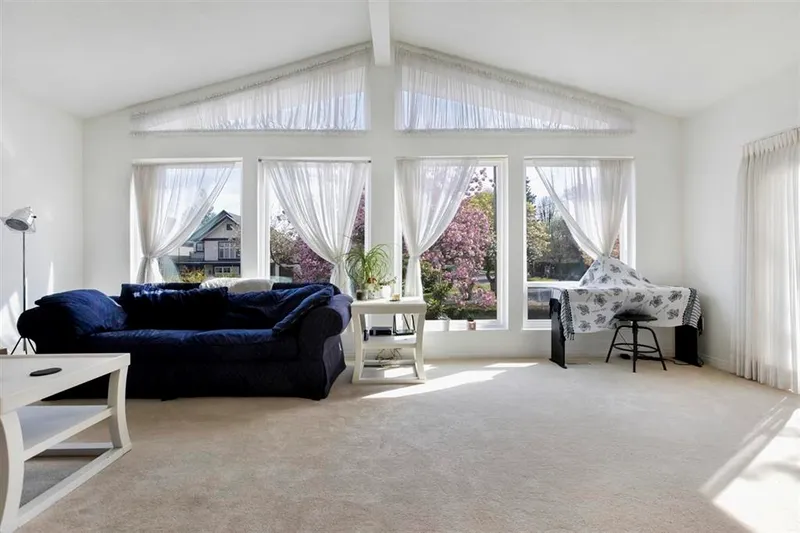 3488 HIGHBURY STREET - photo 4 of 20