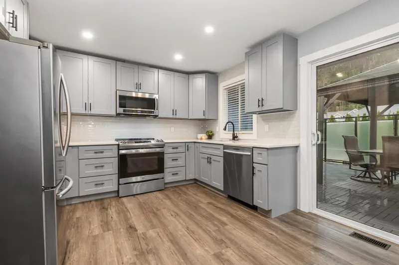 10148 BEAVER CRESCENT - photo 4 of 25