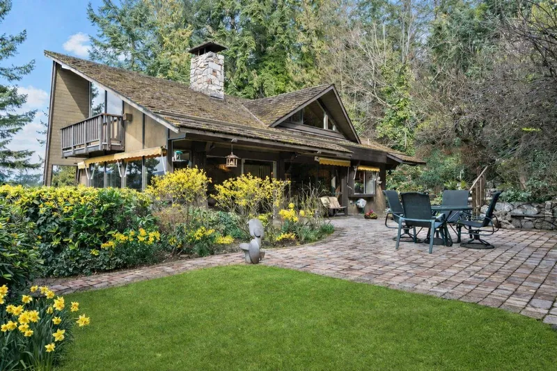 6035 EAGLERIDGE DRIVE - photo 1 of 25