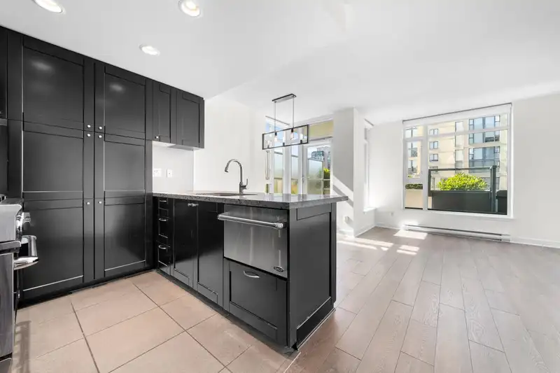 906 1133 HOMER STREET - photo 1 of 35