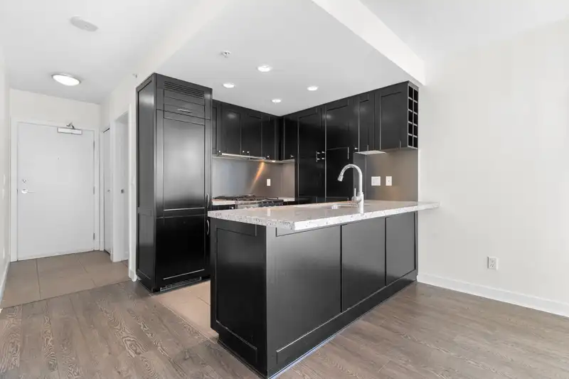 906 1133 HOMER STREET - photo 2 of 35
