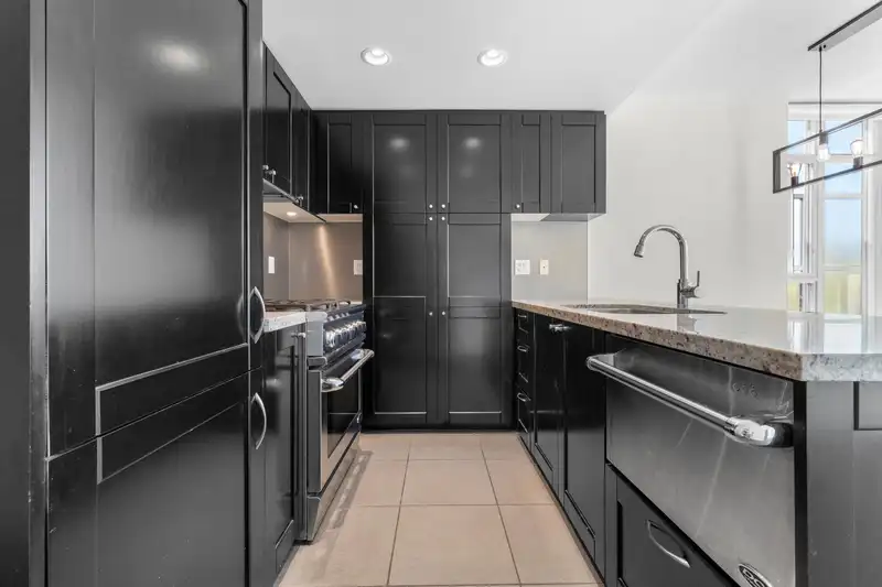 906 1133 HOMER STREET - photo 3 of 35