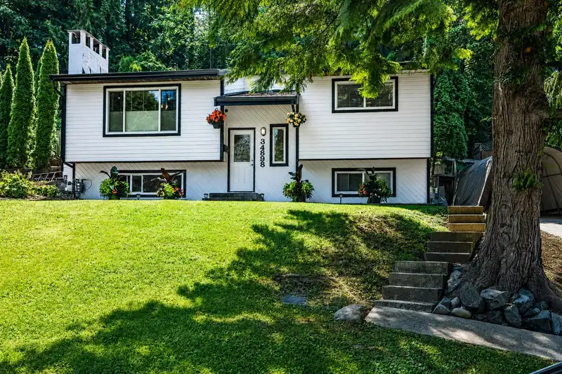 34898 LABURNUM AVENUE - photo 1 of 37