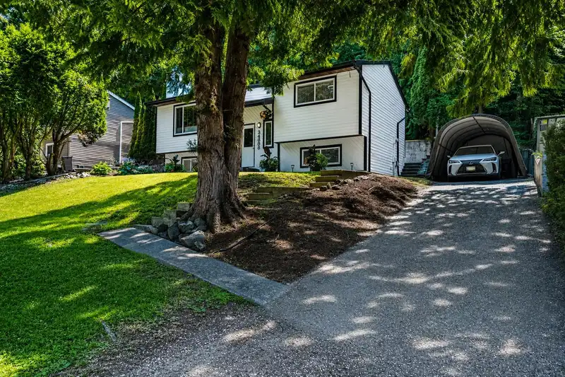34898 LABURNUM AVENUE - photo 3 of 37