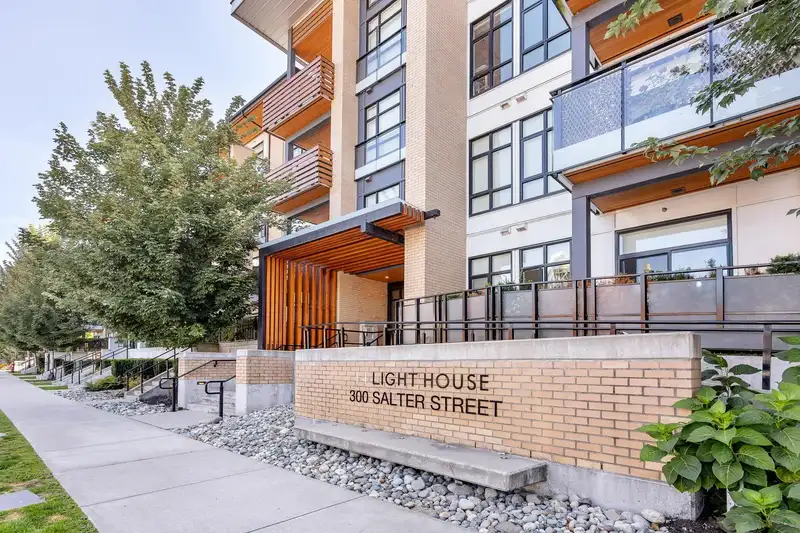 307 300 SALTER STREET - photo 2 of 40