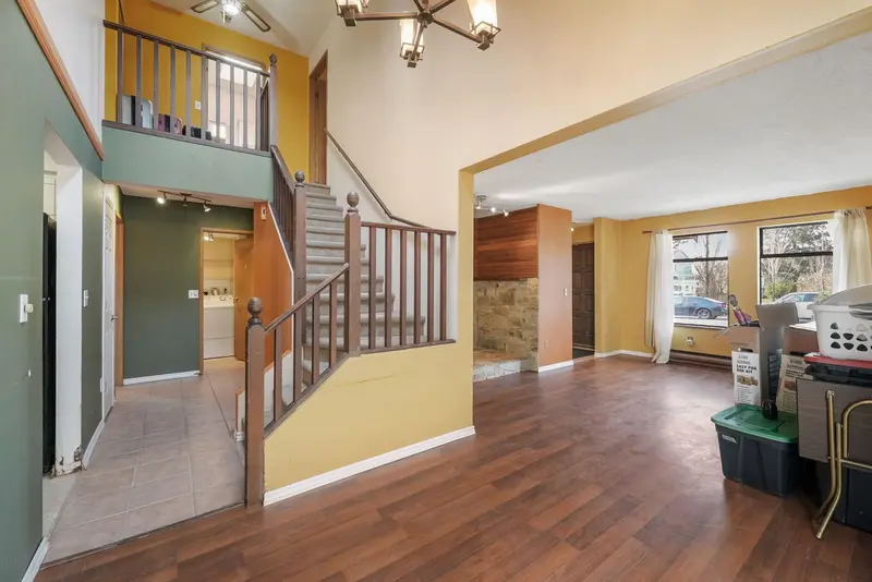 19449 62 AVENUE - photo 4 of 21