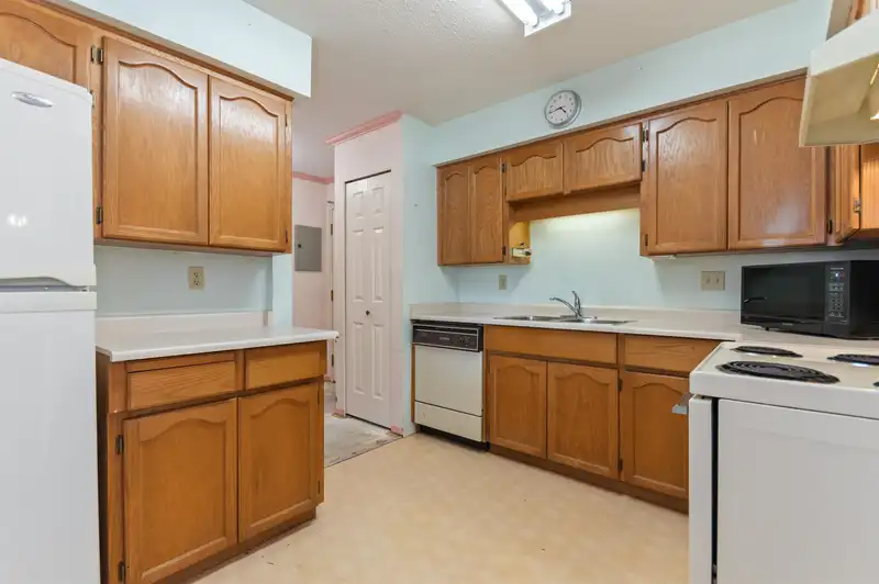 202 8725 ELM DRIVE - photo 4 of 33